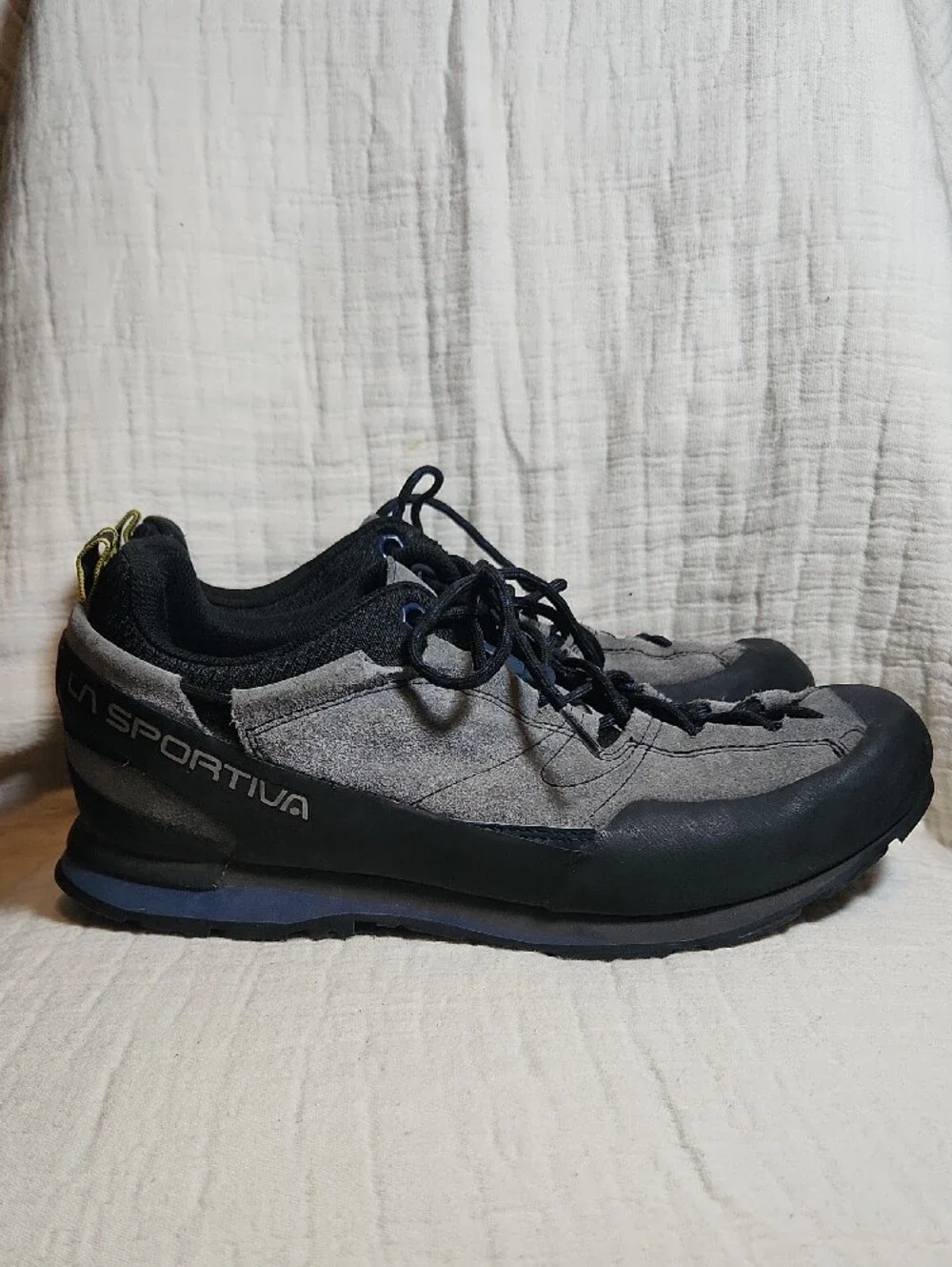 La Sportiva Men’s Gray and Black Approach Shoes
